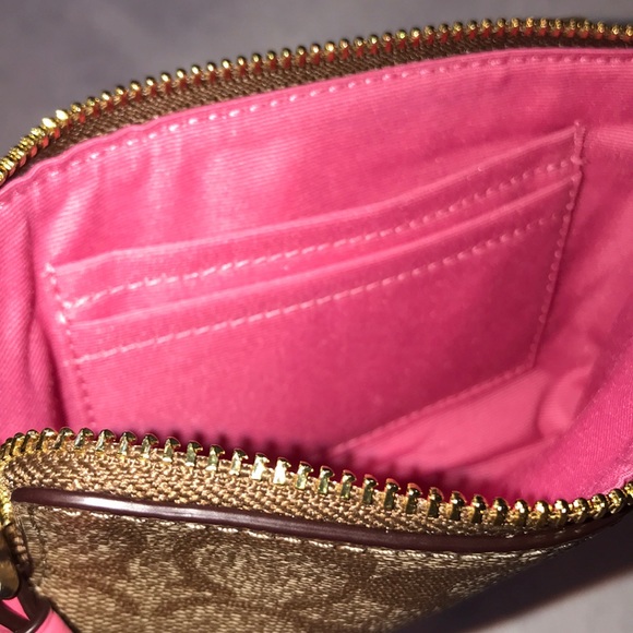 NWT! Signature Coach wristlet 😎 Khaki/Pink Ruby - Picture 5 of 7